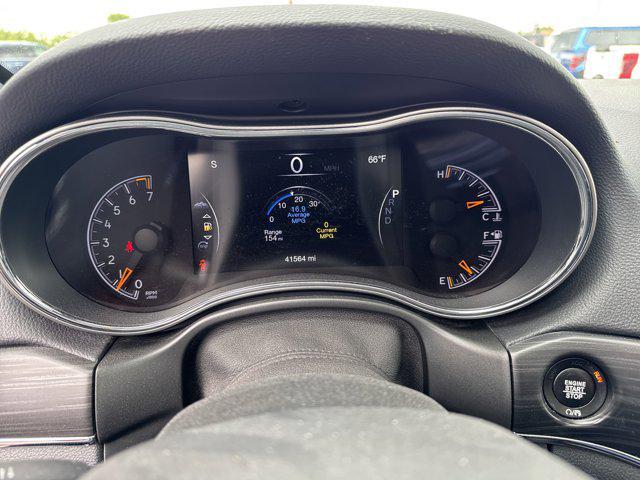 Photo of 2022 Diamond Black Crystal Pearlcoat Jeep Grand Cherokee