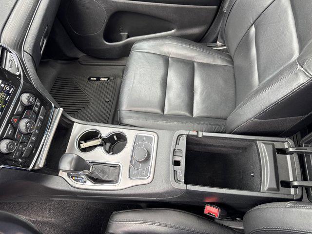 Photo of 2022 Diamond Black Crystal Pearlcoat Jeep Grand Cherokee