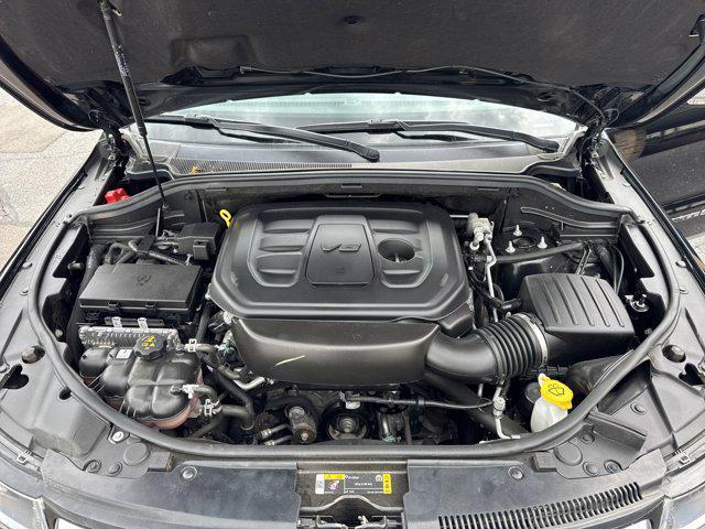 Photo of 2022 Diamond Black Crystal Pearlcoat Jeep Grand Cherokee