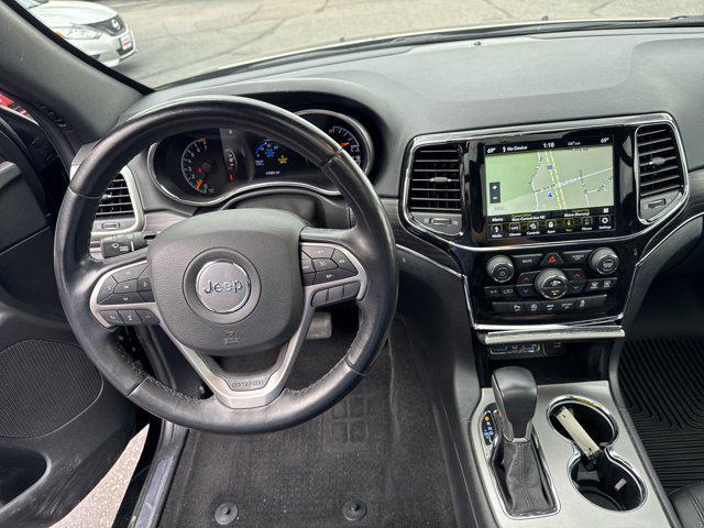 Photo of 2022 Diamond Black Crystal Pearlcoat Jeep Grand Cherokee