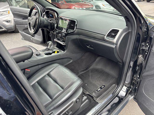Photo of 2022 Diamond Black Crystal Pearlcoat Jeep Grand Cherokee