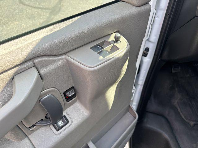 Photo of 2021 Summit White Chevrolet Express 3500