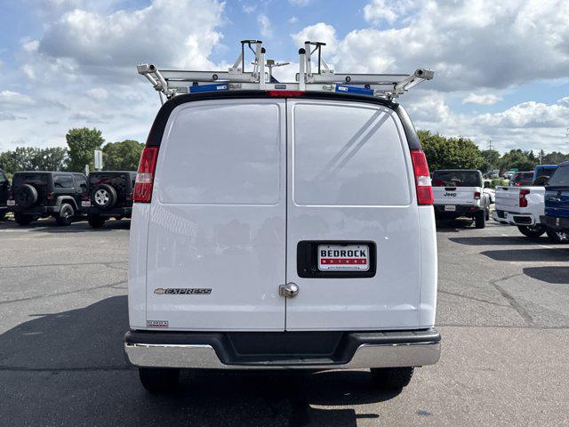 Photo of 2021 Summit White Chevrolet Express 3500