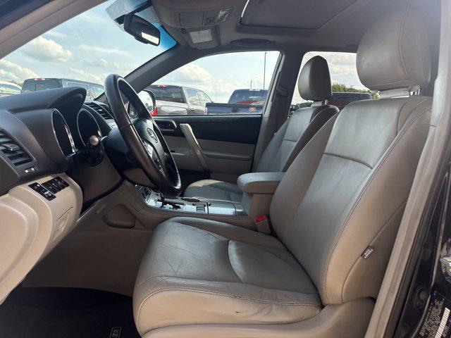 Photo of 2012 Black Toyota Highlander