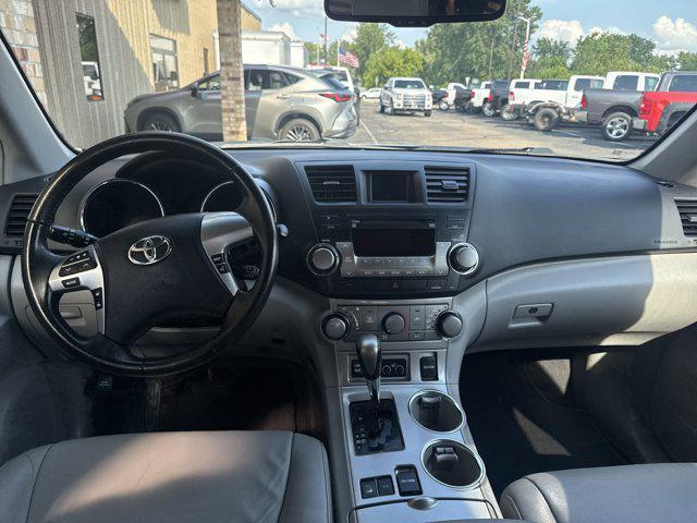 Photo of 2012 Black Toyota Highlander