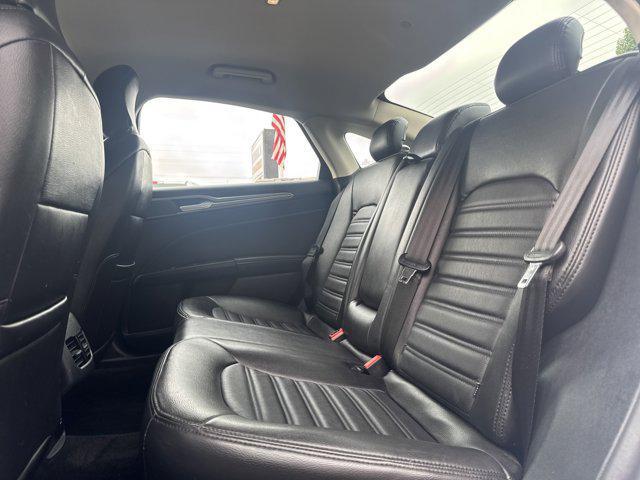 Photo of 2018 Oxford White Ford Fusion Hybrid