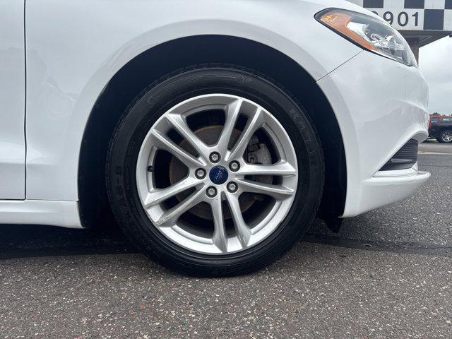 Photo of 2018 Oxford White Ford Fusion Hybrid