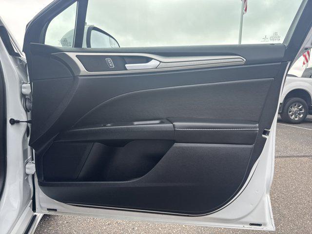 Photo of 2018 Oxford White Ford Fusion Hybrid