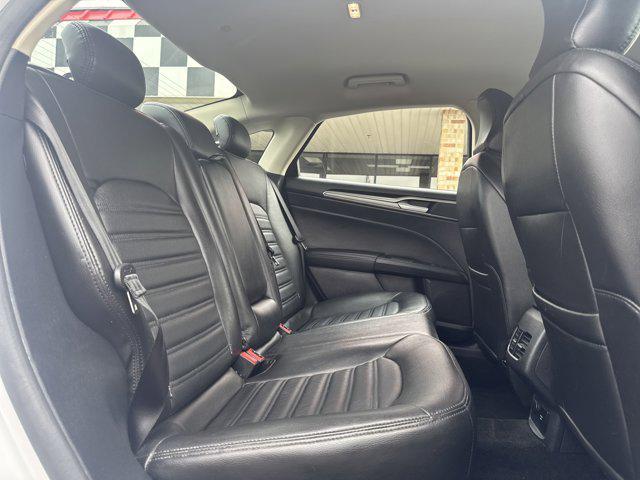 Photo of 2018 Oxford White Ford Fusion Hybrid