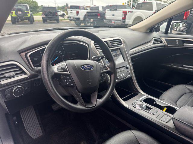Photo of 2018 Oxford White Ford Fusion Hybrid