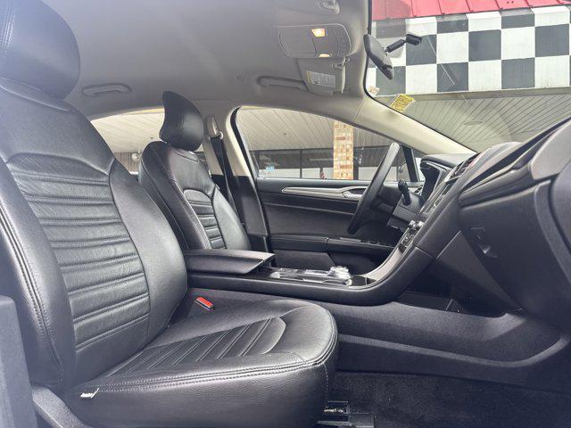 Photo of 2018 Oxford White Ford Fusion Hybrid