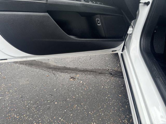 Photo of 2018 Oxford White Ford Fusion Hybrid