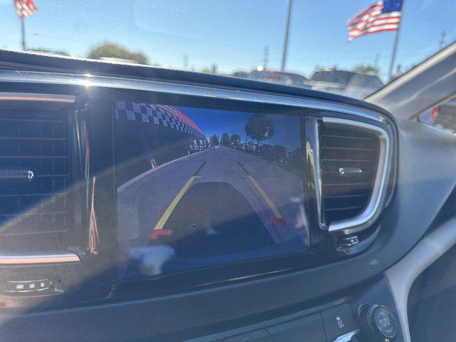 Photo of 2017 Billet Silver Metallic Clearcoat Chrysler Pacifica