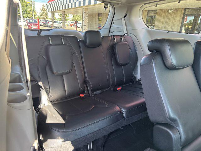 Photo of 2017 Billet Silver Metallic Clearcoat Chrysler Pacifica