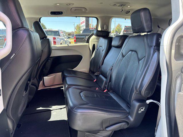 Photo of 2017 Billet Silver Metallic Clearcoat Chrysler Pacifica