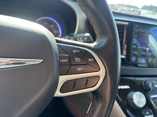 Photo of 2017 Billet Silver Metallic Clearcoat Chrysler Pacifica