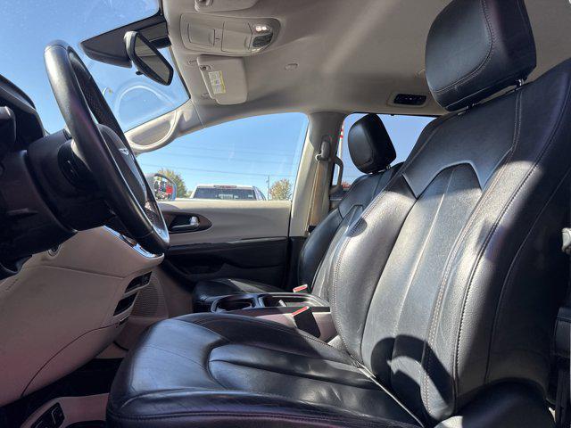 Photo of 2017 Billet Silver Metallic Clearcoat Chrysler Pacifica