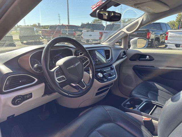 Photo of 2017 Billet Silver Metallic Clearcoat Chrysler Pacifica