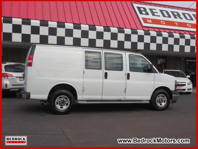 Photo of 2017 Summit White GMC Savana 2500