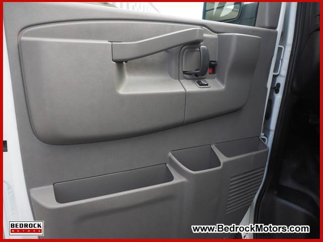 Photo of 2017 Summit White GMC Savana 2500