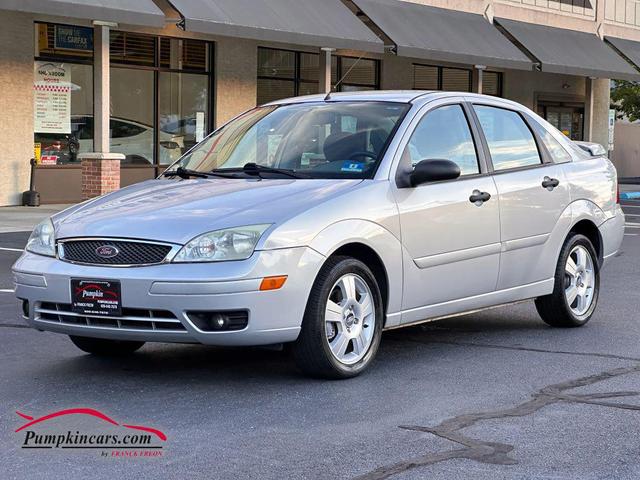 Photo of 2005 Silver Ford Focus