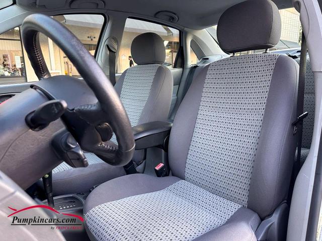 Photo of 2005 Silver Ford Focus