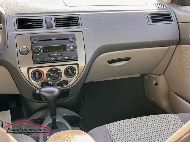 Photo of 2005 Silver Ford Focus