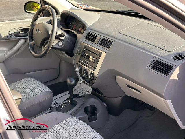 Photo of 2005 Silver Ford Focus