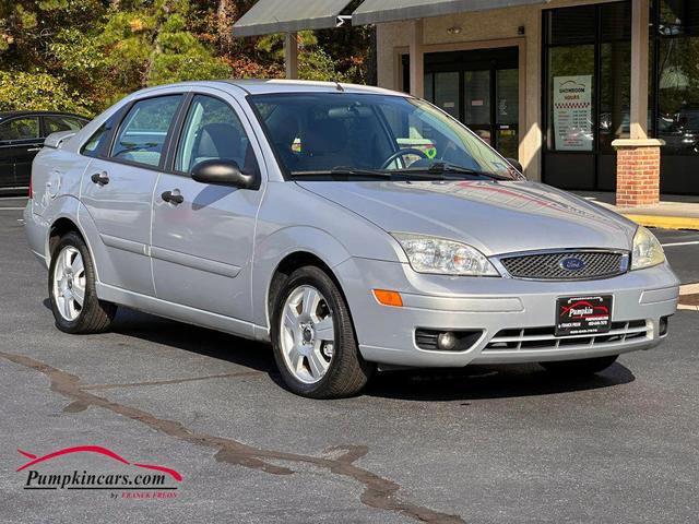 Photo of 2005 Silver Ford Focus