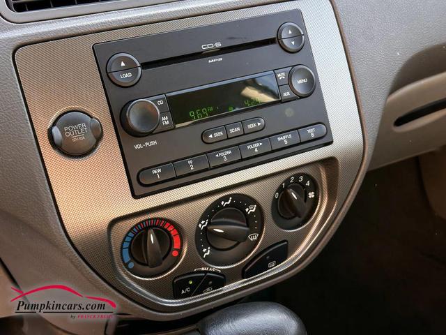 Photo of 2005 Silver Ford Focus