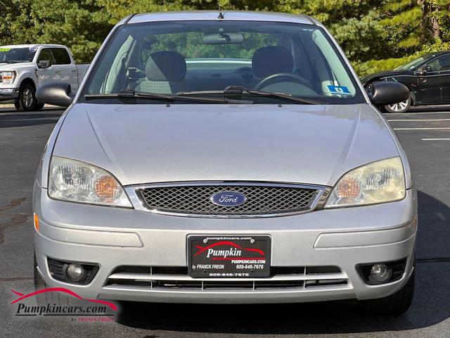 Photo of 2005 Silver Ford Focus