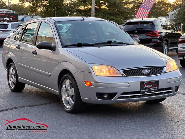 Photo of 2005 Silver Ford Focus