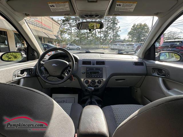 Photo of 2005 Silver Ford Focus