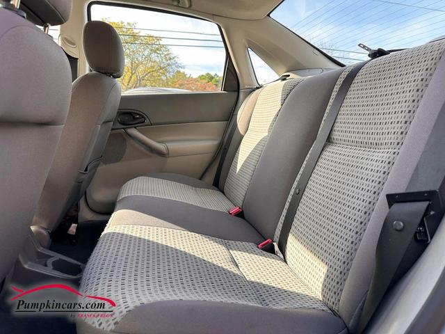 Photo of 2005 Silver Ford Focus