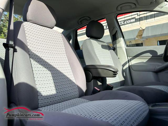 Photo of 2005 Silver Ford Focus