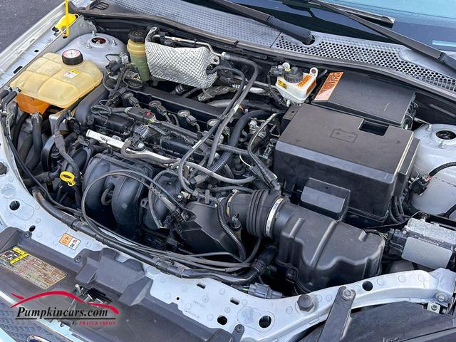 Photo of 2005 Silver Ford Focus