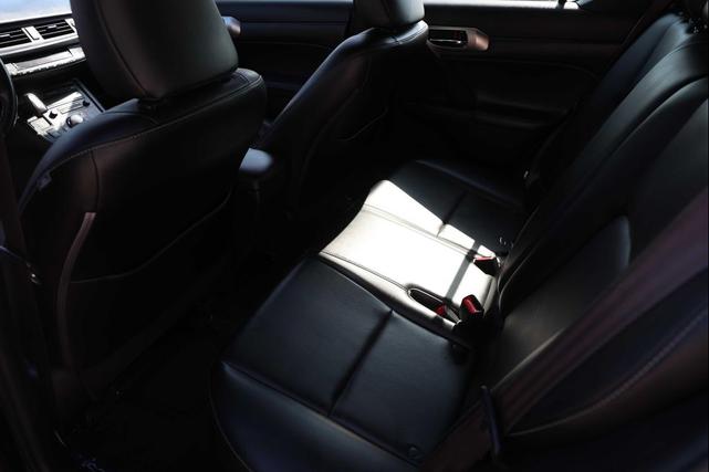 Photo of 2015 Obsidian Lexus CT 200h