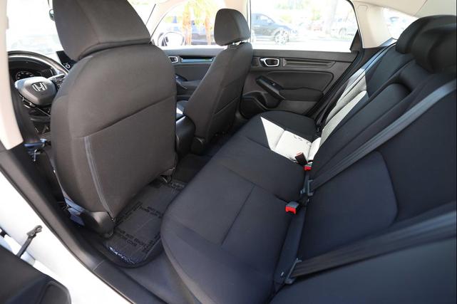 Photo of 2022 Platinum White Pearl Honda Civic