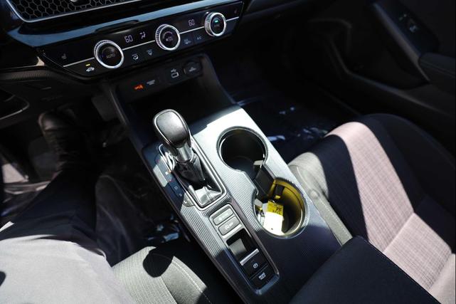 Photo of 2022 Platinum White Pearl Honda Civic