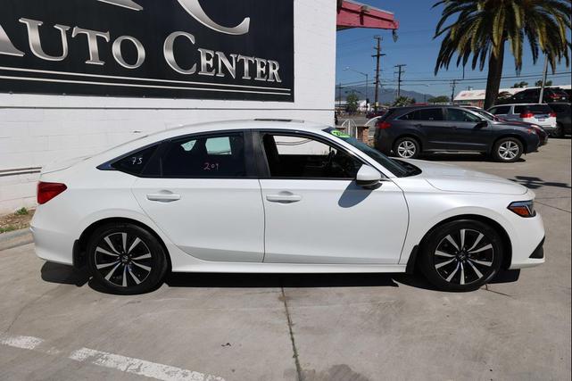 Photo of 2022 Platinum White Pearl Honda Civic