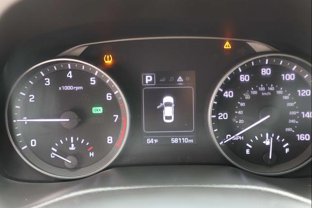 Photo of 2018 Scarlet Red Hyundai ELANTRA