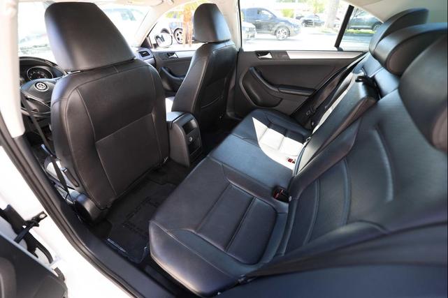 Photo of 2015 Pure White Volkswagen Jetta