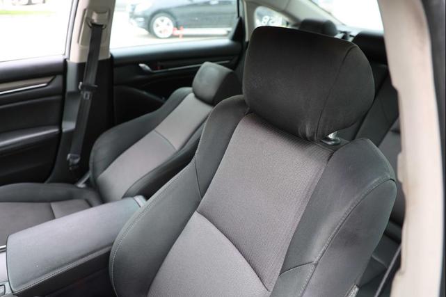 Photo of 2020 Lunar Silver Metallic Honda Accord