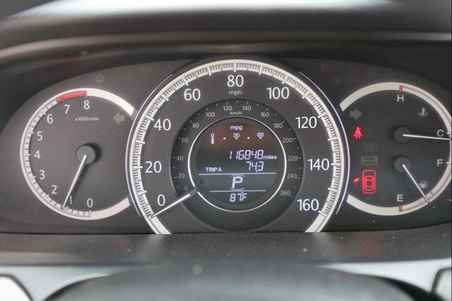 Photo of 2014 BURGUNDY Honda Accord