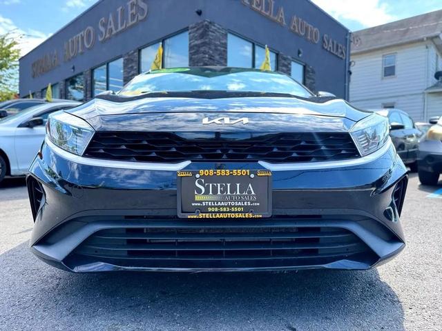 Photo of 2022 Aurora Black Kia Forte