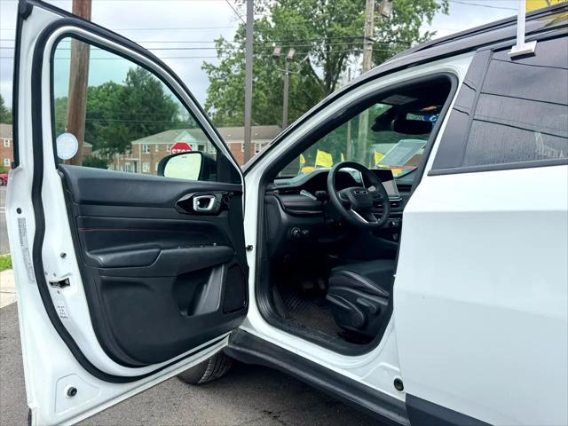 Photo of 2023 Bright White Clearcoat Jeep Compass