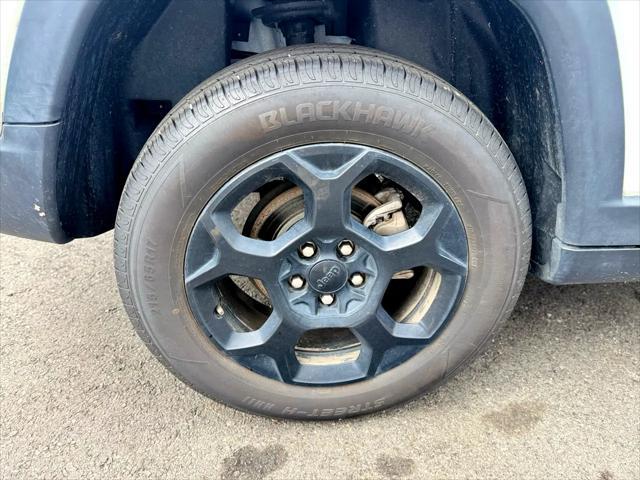 Photo of 2023 Bright White Clearcoat Jeep Compass