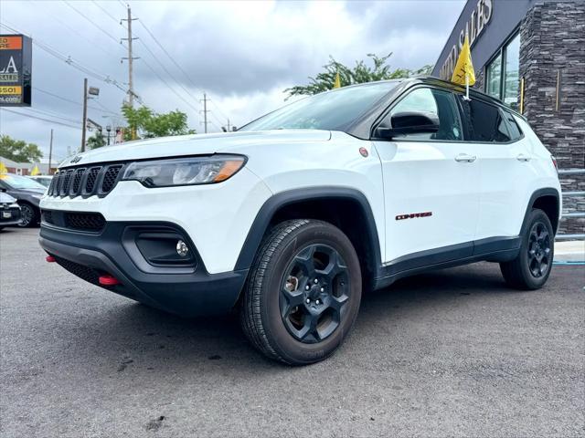 Photo of 2023 Bright White Clearcoat Jeep Compass