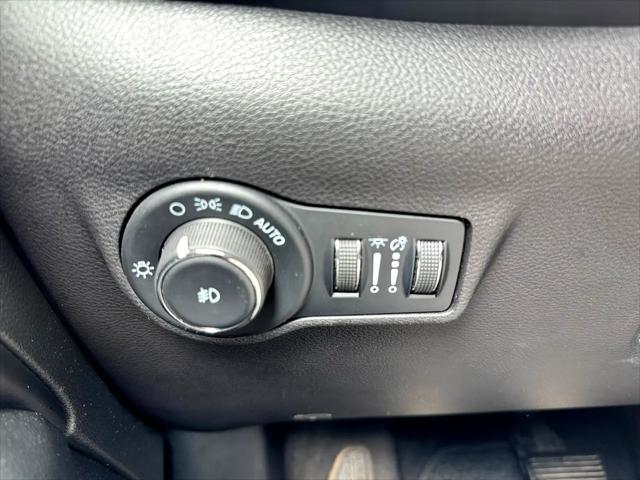 Photo of 2023 Bright White Clearcoat Jeep Compass