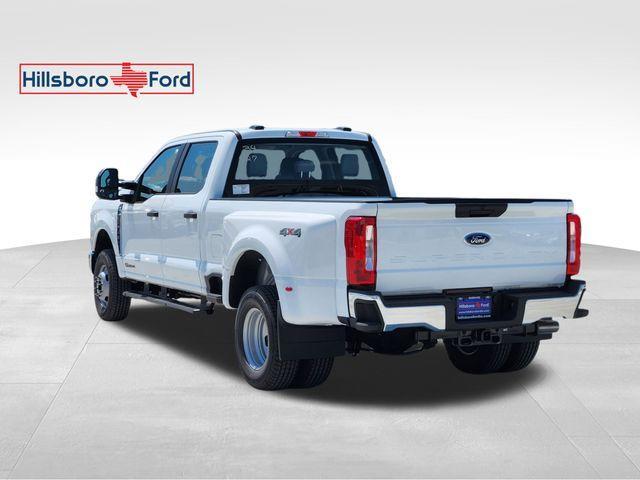 Photo of 2025 Oxford White Ford F-350